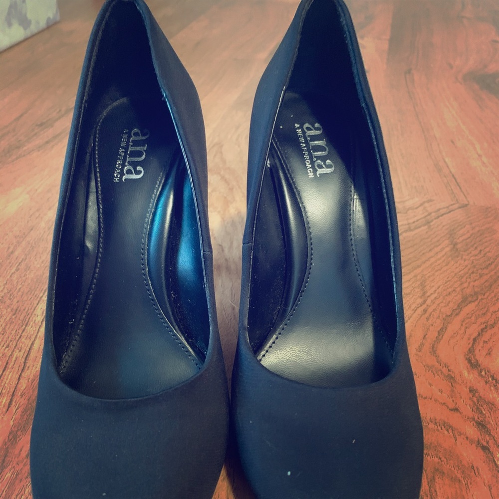 Women’s black heels